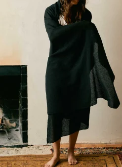 imogene + willie I+w X Family Heirloom Weavers Cotton Throw In Black|Women Home Goods|Home Goods